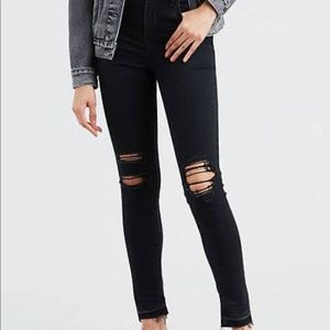Black Ripped High Rise 720 Levi’s